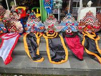 Gambar Barongan devil caplok kayu bisa di gigit dan di pegang bahan kayu dan full kain mainan anak - HIJAU dari PENGRAJIN SENIMAN undefined 5 Tokopedia