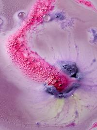 Gambar Bath Bomb Lush x Katseye Ekslusive Edition wangi tahan lama dari EUUSID undefined 3 Tokopedia