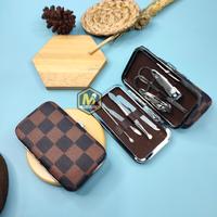 Gambar Set Mani Pedi Kuku Lengkap Full Set / Manicure Pedicure Set / Alat Pemotong Kuku Lengkap 1 Set Isi 7 / Paket Gunting Kuku Korek Telinga Motif Dompet / Set Perlengkapan Gunting Kuku Isi 7 / Dompet Meni Pedi Nail Art dari Mumtazindo undefined 4 Tokopedia