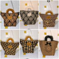 Gambar TAS HAJATAN SPUNBOND RENDA MOTIF BATIK Ukuran 22 x 22.TAS KOTAK NASI/TAS KUE/TAS ULTAH/TAS PARSEL/TAS SOUVENIR/GOODIE BAG - Renda Batik Lentera Mocca, SATU UKURAN dari ZR Tas HAJATAN undefined 1 Tokopedia