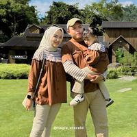 Gambar Kiara Couple by hagia | couple family dengan model baju kombinasi  Motif stipe Dewasa Muslim Panjang Keluarga - Maroon, Anak Laki-Laki S dari Hagia Store_NEW undefined 1 Tokopedia