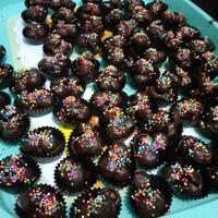 Gambar kue coklat kue kering bertabur butiran warna warni bahan gula asli .kue brownies coco crunch kue kering coklat manis .renyah lembut . original istimewa.berbahan alami - coklat size s dari Tung tung sahur9114 undefined 5 Tokopedia