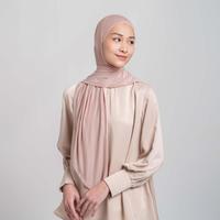 Gambar napocut Hijab - Elara Pashmina - Pashmina Instan Premiun Bahan TENCEL™ Modal - White dari Tiaa ollshopp undefined 3 Tokopedia