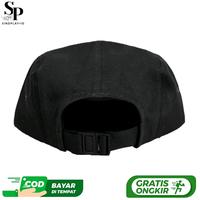 Gambar Topi skena outfit,Topi Snapback 5 Panel SINDPLAY•ID Warna Hitam dengan Logo Sablon Unik Dan Simpel,Topi skena,five panel snapback logo graffiti putih kuning dari SindPlay.Store undefined 3 Tokopedia
