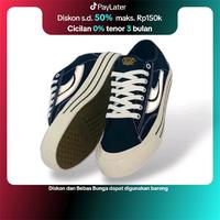 Gambar sepatu sneaker pria wanita reflektif canvas Sport Casual Shoes Sneakers Kasual Kasual Running Canvas dasar Casual Trainers flash talisepatu Black Sepatu lokal brand Hitam - 36 dari zirotzfootwear undefined 1 Tokopedia