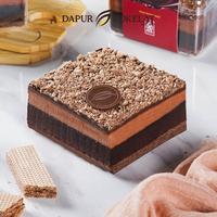 Gambar DAPUR COKELAT - Delibox Chocolava Cake 10x10 | Kue Brownies untuk Semua Moment Berpadu dengan Mousse Chocolate dari Dapur Cokelat undefined 2 Tokopedia