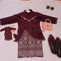 Gambar 3 COD TERMURAH! oneset kurung Melayu anak perempuan rok songket / rok satin bahan usia  1 - 13 tahun lebaran Fashion Setelan Cewek ready Baju - hitam, baju dan rok songket, 11-13 tahun dari SakaKids undefined 3 Tokopedia