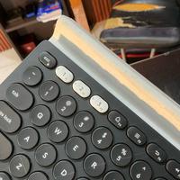 Gambar Keyboard Logitech multi device K780 wireless dari Tangkulin undefined 4 Tokopedia