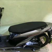 Gambar jok vario 150 slim papas tulang jok honda vario 125 pastul amplas jok vario 125 kzr slim anti jinjit - FULSET SLIM LURUS AMPLAS, VARIO 125/150 LED / OLD dari RJ Rasyidjok undefined 3 Tokopedia