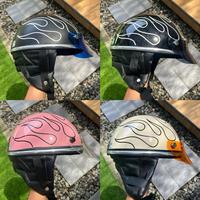 Gambar HELM CHIPS RETRO MOTIF API!!! FREE PET - Cream, Merah, L dari casco.retro undefined 1 Tokopedia