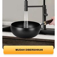 Gambar [MALL DAY BABYOLIV] TEXANIA Panci Besi Non-Coating Sehat Multifungsi Anti Lengket Tahan Lama Mudah Dibersihkan Gagang Kayu Dengan Tutup Kaca Tebal Diameter 24cm Kitchenware dari Texania house ware store undefined 2 Tokopedia