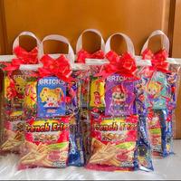 Gambar Paket bags & gifts Snack Hampers+ Mainan Bricks/ Paket Ulang Tahun Anak/Bingkisan Ulang Tahun Anak/Souvernir Pesta Ulang Tahun/Hampers Ulang Tahun Anak/Paket Makanan Ringan Anak  Pita Hiasan Food - Motif Boy dari Mille.mart undefined 1 Tokopedia