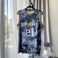 Gambar JERSEY BASKET SPURS DUNCAN 21 GREY MOTIF SWINGMAN KAOS BASKET - SPURS DUNCAN 21 MOTIF, S dari GR AKUN BACKUP undefined 1 Tokopedia