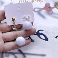 Gambar Anting pom pom bulu putih pita bintang asimetris Earrings dari Eblouissant.id undefined 2 Tokopedia