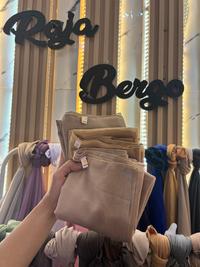 Gambar Hijab segiempat Paris jadul Varisha / Hijab Paris jadul varisha kerudung segi empat Kerudung Square - coklat mahogany dari Raja Bergo undefined 3 Tokopedia