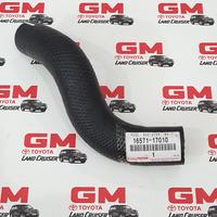 Gambar selang radiator atas vx80 diesel orisinil 16571-17010 dari GM Land Cruiser undefined 1 Tokopedia