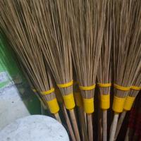 Gambar Sapu Lidi Taman / Halaman / Pekarangan Gagang Panjang Model Bulat Oval - Bulat dari Mangkubumi Indonesia undefined 5 Tokopedia