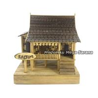 Gambar Miniatur Rumah Adat Lamin Kalimantan Timur dari bambu - 15x15x16cm dari adjilaksana store undefined 2 Tokopedia