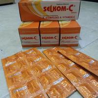Gambar Satu Dos isi 10 Strip - 100 Kapsul SELKOM C Multivitamin Suplemen dari SAFIRALKJ undefined 3 Tokopedia