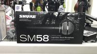 Gambar Legendary Vocal Mic Cardioid Dynamic Microphone SHURE SM58 SM 58 dari caelan_medicine undefined 5 Tokopedia