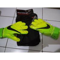 Gambar sarung tangan kiper Nike SGT Berkualitas dari Syadza Narasnama undefined 4 Tokopedia