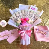 Gambar Kotak Buket bunga uang asli campur mix mahar dollar hadiah gift box an dari Acacia Dalilatul undefined 2 Tokopedia