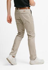Gambar MEN'S TOP Celana Panjang Pria Chino Pants Slim Fit ZION - KHAKI - 33 dari Men's Top Official undefined 4 Tokopedia