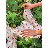 Gambar CHILKITKA FASHION blus French square neck floral cropped shirt - Bunga Merah, S dari Chilkitka Looks undefined 4 Tokopedia