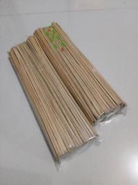 Gambar TUSUK SATE BAMBU TUSUKAN SEMPOL AYAM/TUSUKAN STIK PAPEDA PANJANG 30CM/ 25CM PER PAK ISI 100 PCS dari Abizar storete undefined 1 Tokopedia
