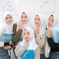 Gambar hijab sekolah sma putih segi empat / kerudung sekolah segi empat coklat pramuka / jilbab sekolah smp dari Pirsashop undefined 5 Tokopedia