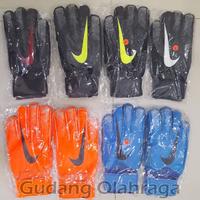 Gambar NEWS PRODUK Sarung Tangan Kiper Sepak Bola dan Futsal NIKE Tulang Super SALE bulan ini dari PT Damai agung undefined 4 Tokopedia