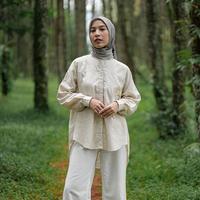 Gambar YALIL- SEKAR SHIRT NATURAL BY TUFINE X TENCEL - KEMEJA WANITA LINEN ORGANIK - Off White dari Yalil OL undefined 2 Tokopedia