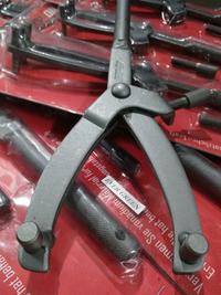 Gambar Grip On Kunci Treker Tahanan Kopling Cvt Universal Motor Matic . Kunci Trecker Penahan Buka Baut Mur Kampas Kopling Cvt Matic dari Ginarestore undefined 1 Tokopedia