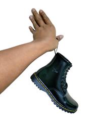 Gambar sepatu docmart tinggi wanita dr martens klasic 8 hole hitam boots casual dari wagiyem90 undefined 2 Tokopedia