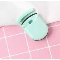 Gambar Pelentik Bulu Mata / Penjepit Bulu Mata Plastik / Jepitan Bulu Mata Portable Eyelash Curler / Penjepit Bulu Mata Portable Mini - Hijau dari Ishinee undefined 5 Tokopedia