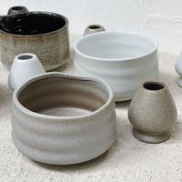 Gambar Piring & Mangkok Saji | Homelab Matcha Bowl + Chasen Holder Ceramic Premium - Mangkuk Pengaduk Berkualitas - Red Spout dari Ada Semua.Com undefined 1 Tokopedia