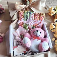Gambar HAMPERS COKLAT SNACK BOX / KADO VALENTINE ULANG TAHUN WISUDA NATAL / dari BAYU ODADING undefined 5 Tokopedia