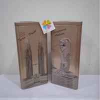 Gambar Coklat Merlion Twin Tower Triangle Canned Pack Chocolate Tin Can 180gr - Twin Tower dari martianah undefined 1 Tokopedia