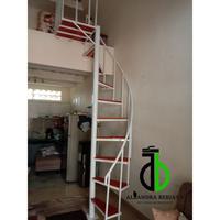 Gambar Tangga putar / tangga spiral / tangga putar perpaduan kayu Berkualitas dari Chayraa Nadhifa undefined 3 Tokopedia