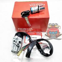 Gambar (ORI) KUNCI KONTAK ASSY KEY SET KONCI KONTAK ORI HONDA AHM GN5 PLUS KUNCI JOK KUALITAS 100% ASLI ORIGINAL HONDA AHM PRESISI KUNCI STANG KOKOH, ANAK KUNCI TIDAK GAMPANG LOS, KABEL BESAR, DAN AWET UNTUK MOTOR GRAND, PRIMA, ASTREA STAR, LEGENDA, C70 DLL dari kanayastr-1 undefined 5 Tokopedia