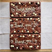Gambar [BR02][GLUTEN FREE][BISA CUSTOM]Brownies Fudgy Dark Chocolate / Hampers Kue Ulang Tahun/Fudgy Brownies dark chocolate / Fudgy Brownies Shiny Crust - MELTED dari FavoteBakery undefined 1 Tokopedia