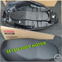 Gambar Jinju - JOK BELAKANG YAMAHA GEAR 125 B3W-F4730-00 ORIGINAL YAMAHA YGP dari Jinju Store1 undefined 1 Tokopedia