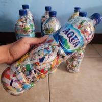 Gambar Ecobrick Botol Aqua 1500 ml Ramah Lingkungan Ekobrik Kerajinan Plastik Daur Ulang dari ikutraestoko0191810 undefined 1 Tokopedia