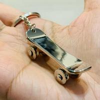 Gambar Gantungan Kunci Papan Skateboard Logam Sport Hobby Series Keychain Metal Skate Board Keychain Ganci Komunitas Skateboard Koleksi XV Kids Jakarta - GOLD-SKTBOARD Nafa - GOLD-SKTBOARD dari Nafa Sport undefined 4 Tokopedia