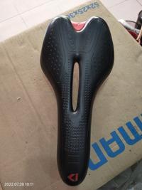 Gambar Termurah Sadel Sepeda RB Road Bike Mtb Bmx Lipat Balap Vader Putih Hole Lubang Not Velo Specialized Selle Royal Wtb dari Oboy 05 undefined 2 Tokopedia