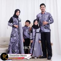 Gambar Karyaku Store – Set Baju Gamis Couple Kapel Sarimbit Batik Pasangan Keluarga Suami istri Anak Pesta Lebaran Kondangan Model Terbaru Kekinian Terlaris 2023– Gamis Keluarga Ungu dari GROSIRRAN FASION undefined 1 Tokopedia