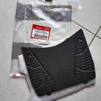 Gambar 64460K1AN00ZA Tutup aki Lid Battery Honda Beat F1 LED 2020-2024 ESAF ori AHM dari wajahsnnva undefined 2 Tokopedia
