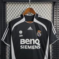 Gambar Live 2 Player Issue Baju Bola Jersey Real Madrid Away Retro 2006 2007 Jersey Retro Jersey dari Official luxchery undefined 5 Tokopedia