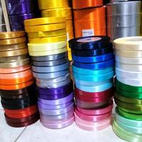 Gambar Pita Satin 10 mm per roll untuk buket, kado, hiasan dan aksesoris Bunga dari Arsa Home undefined 2 Tokopedia