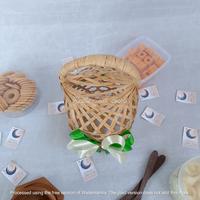 Gambar (Ramadhan Series) Tas Snack Bambu Bulat D.16cm Pita | tas hampers | tas parcel | tas anyaman bambu | wadah buah | wadah makanan | wadah kue kering | wadah oleh-oleh | wadah parcel | wadah hampers | wadah sirup | wadah kue kaleng | handbag | tas belanja . dari TOKO DUH DEK undefined 2 Tokopedia